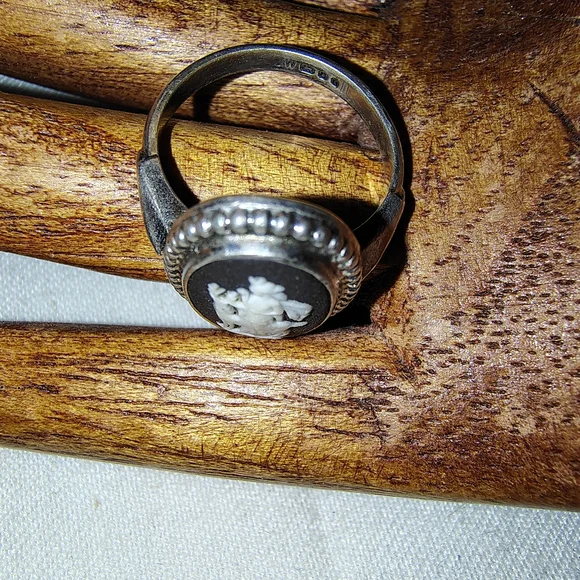 Vintage Black Wedgewood Goddess Sterling Ring Made In England Size 5.5 - Picture 9 of 10